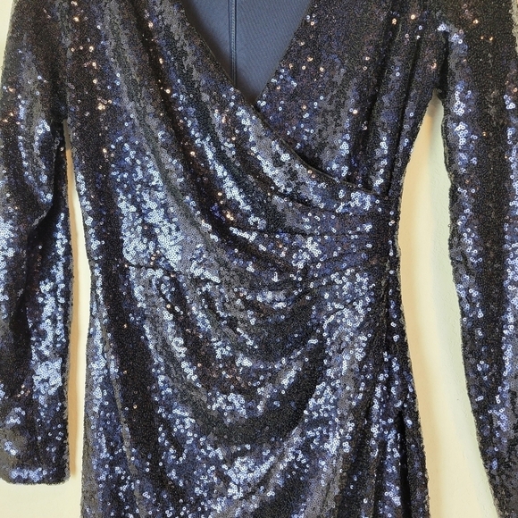 NWT DKNY Long Sleeve Side-Ruched Sequin Gown in Navy Size 6 - Picture 11 of 16
